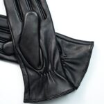 Kiểu dáng hiện đại thiết kế khoa học với phần bo thun ôm cổ tay giúp găng tay da cừu GNU01 khi mang ôm tay hơn