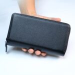 Mẫu Ví Clutch cầm tay vân da bò Epsom chống xước chống nước khoá kéo đa năng