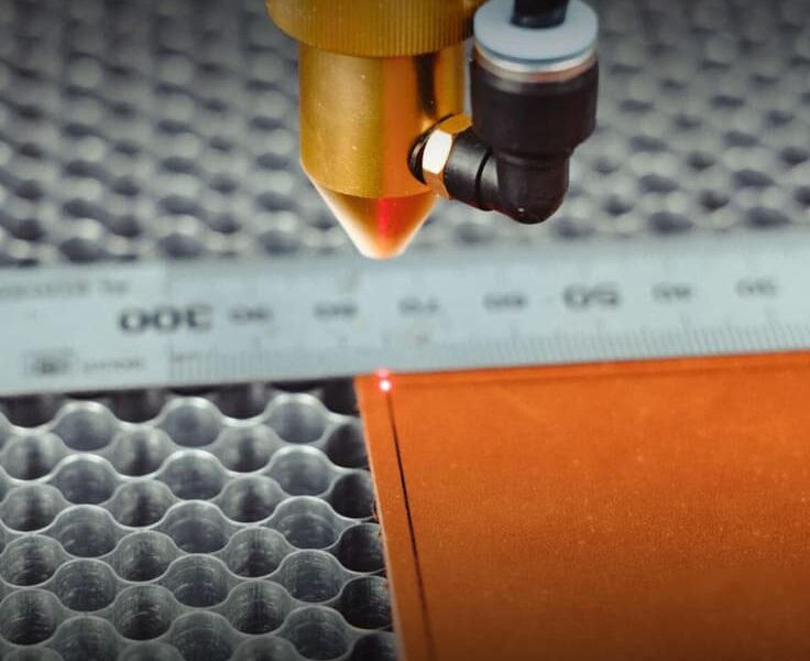 Khắc Laser lên bề mặt đồ da thật lấy ngay tại Bulltino