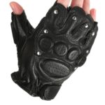 Thiết kế khoẻ khoắn năng động với đệm bảo vệ cả trong ngoài cùng những chi tiết đinh tán độc đáo