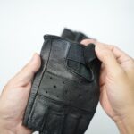 Đai điều chỉnh độ rộng cổ tay thoải mái phù hợp với nhiều dáng tay