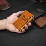 Mẫu ví đẹp từ dòng da bò thuộc Pueblo màu Cognac