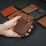 Mẫu ví đẹp từ dòng da bò thuộc Pueblo màu Tabacco