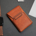 Mẫu ví da bò đựng thẻ nhỏ gọn được làm từ da bò Pueblo màu Olmo