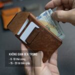 Thiết kế để tiền thông minh với 3 ngăn thẻ và 1 khe để tiền gấp đôi gọn gàng